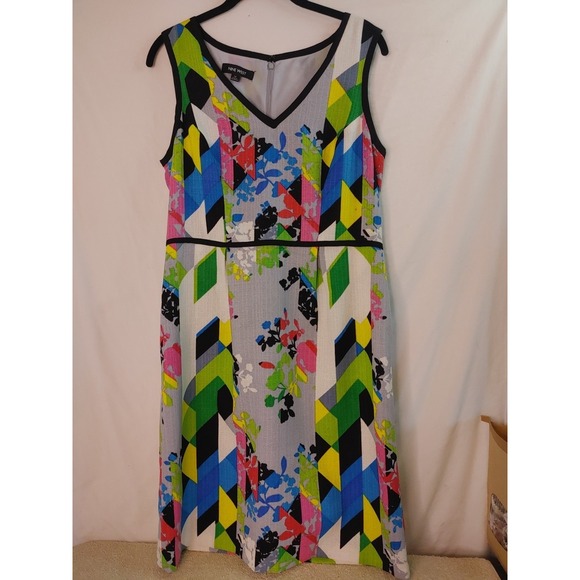 Nine West Dresses & Skirts - Nine West Colorful Abstract  Lined Sleeveless Midi Dress Size 10‎ Pockets
